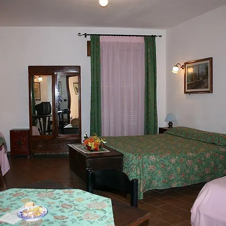 Regina Apartment *